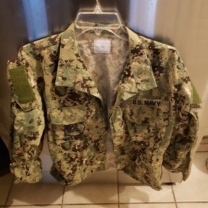 Digital green us navy top